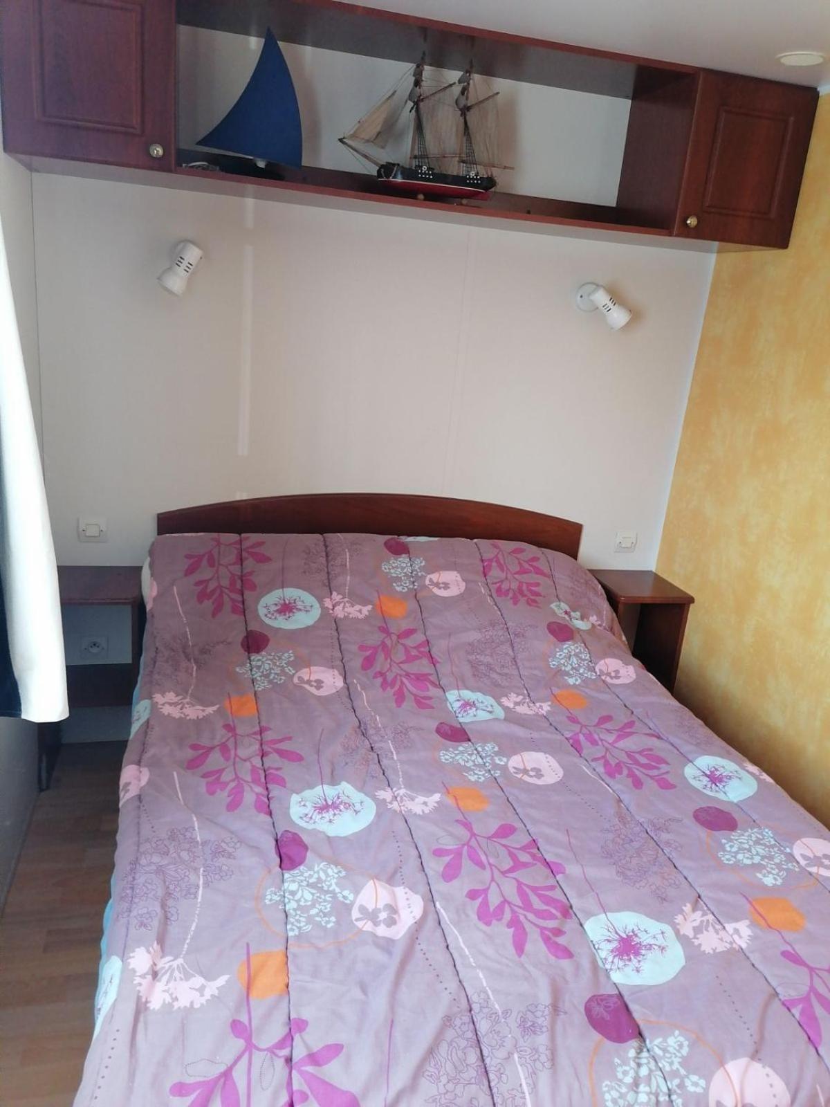 Mobil-Home Dans Camping Municipal Kermaria-Sulard Kültér fotó